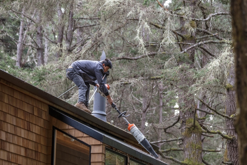 vacuum gutter cleaning