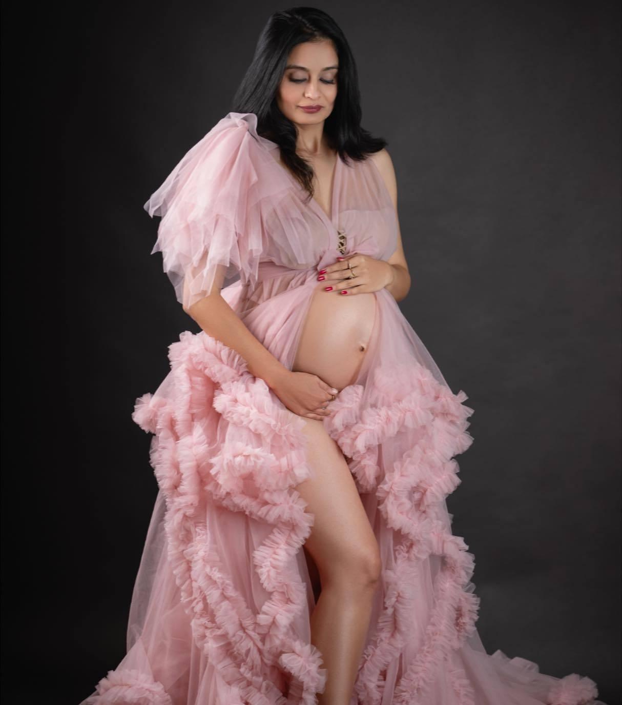 indoor vs outdoor maternity shoot