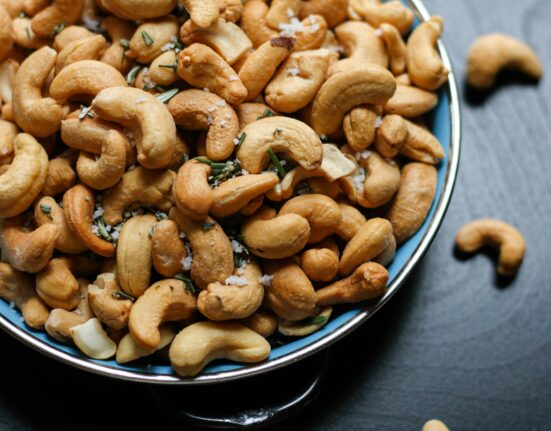 10 Surprising Health Benefits of Cashews You Didn’t Know About