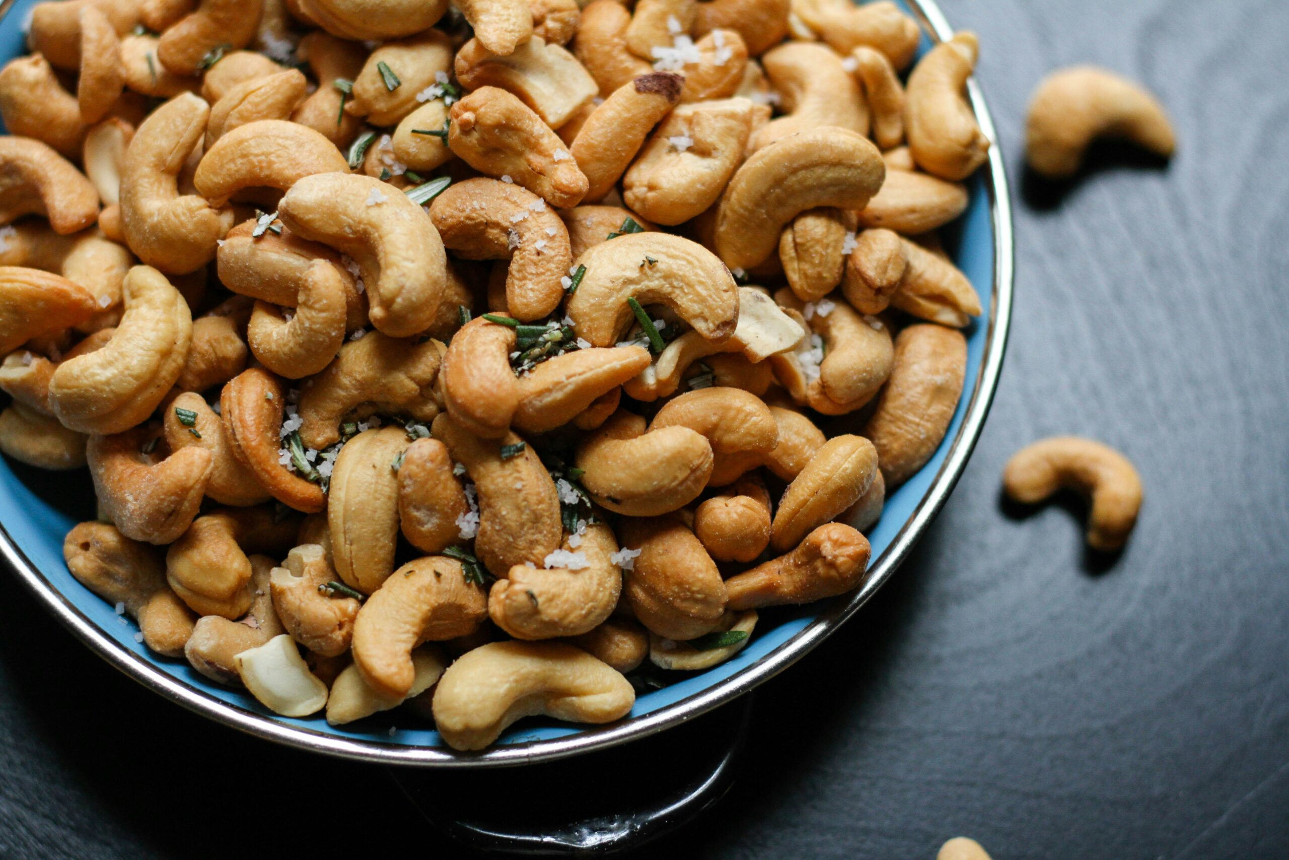 10 Surprising Health Benefits of Cashews You Didn’t Know About