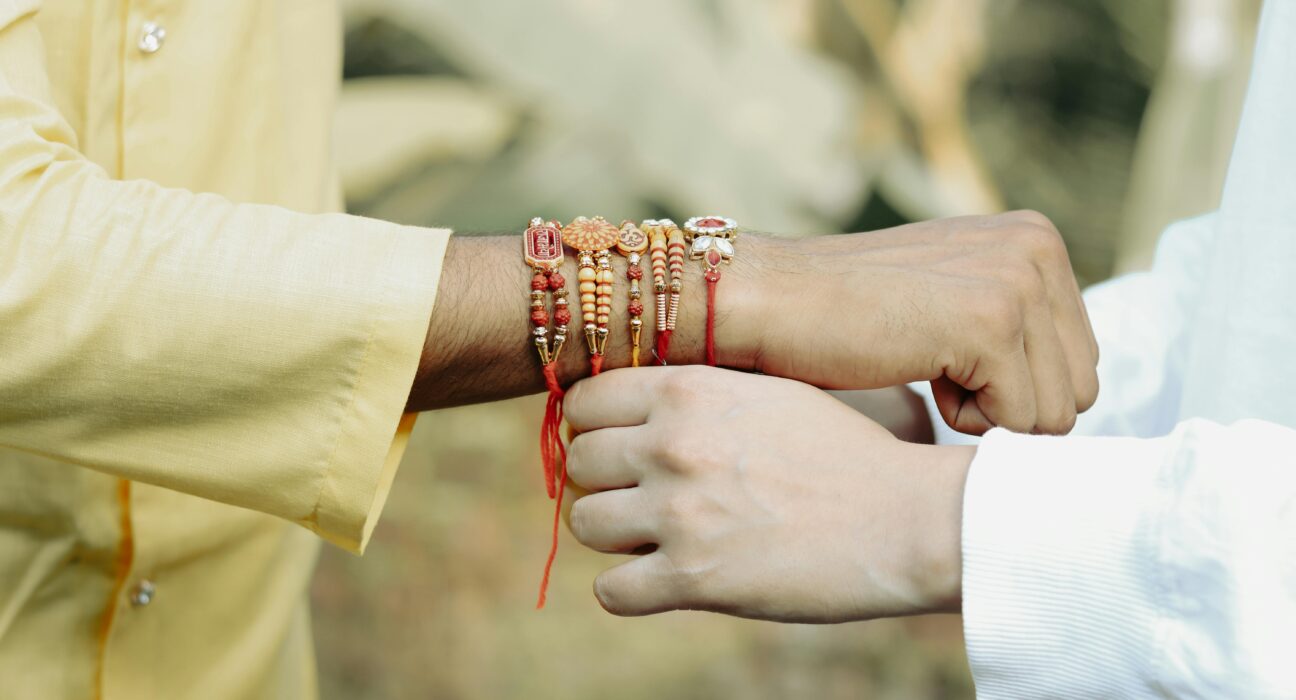 Send Rakhi to Darwin